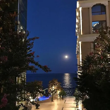 La Spacious With A Sea View Apartman *