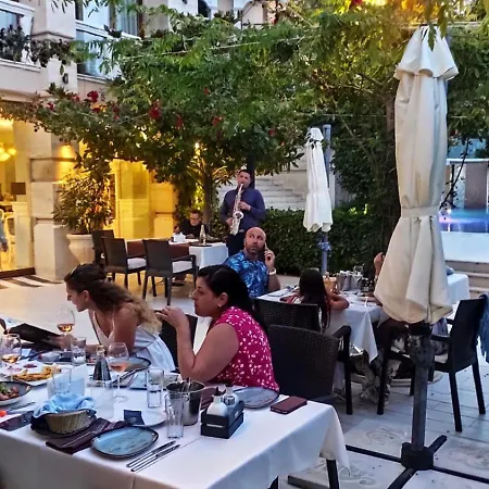 Apartman La Spacious With A Sea View