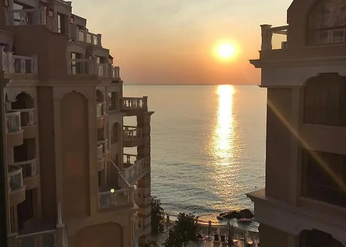 La Spacious With A Sea View 아파트 바르나