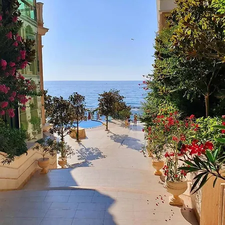 La Spacious With A Sea View *