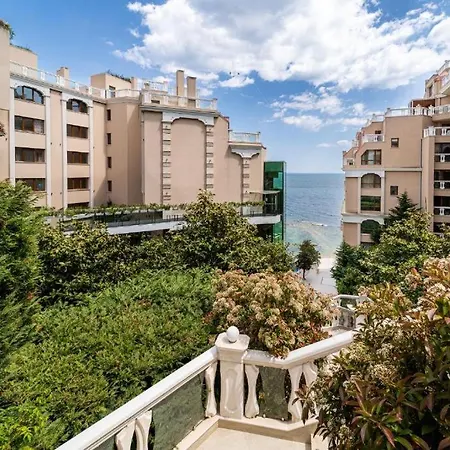 La Spacious With A Sea View Apartman Várna